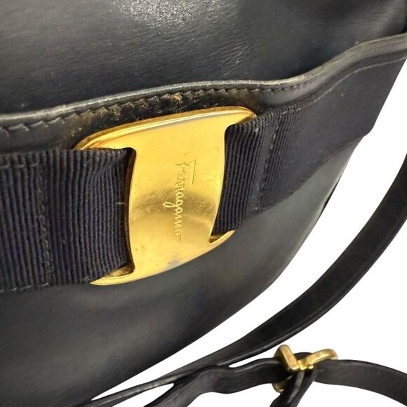 Salvatore Ferragamo Black Leather Authentic Gold Plaque Logo Leather Crossbody V - Picture 2 of 13
